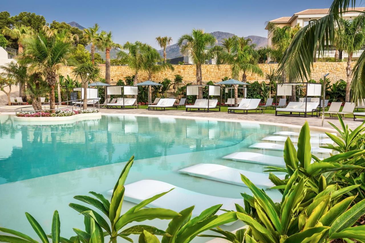 Barcelo La Nucia Palms Hotel ภายนอก รูปภาพ The swimming pool at the hotel