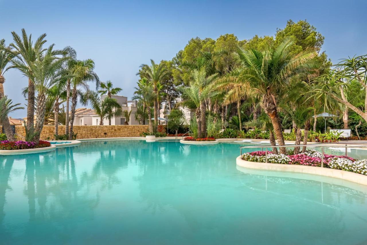 Barcelo La Nucia Palms Hotel ภายนอก รูปภาพ The resort's swimming pool