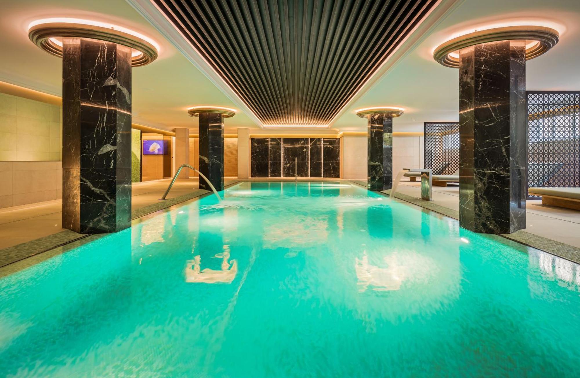 Barcelo La Nucia Palms Hotel ภายนอก รูปภาพ The swimming pool at the hotel