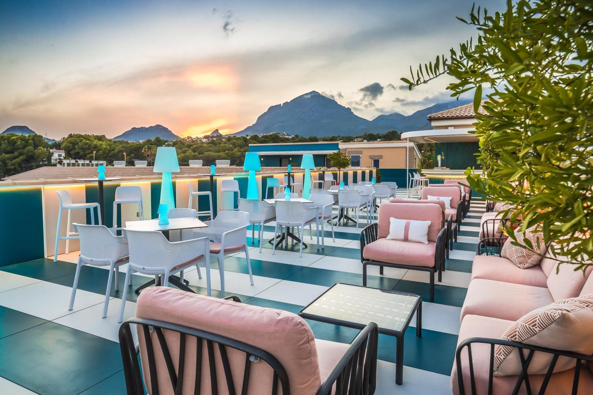 Barcelo La Nucia Palms Hotel ภายนอก รูปภาพ The hotel's rooftop bar